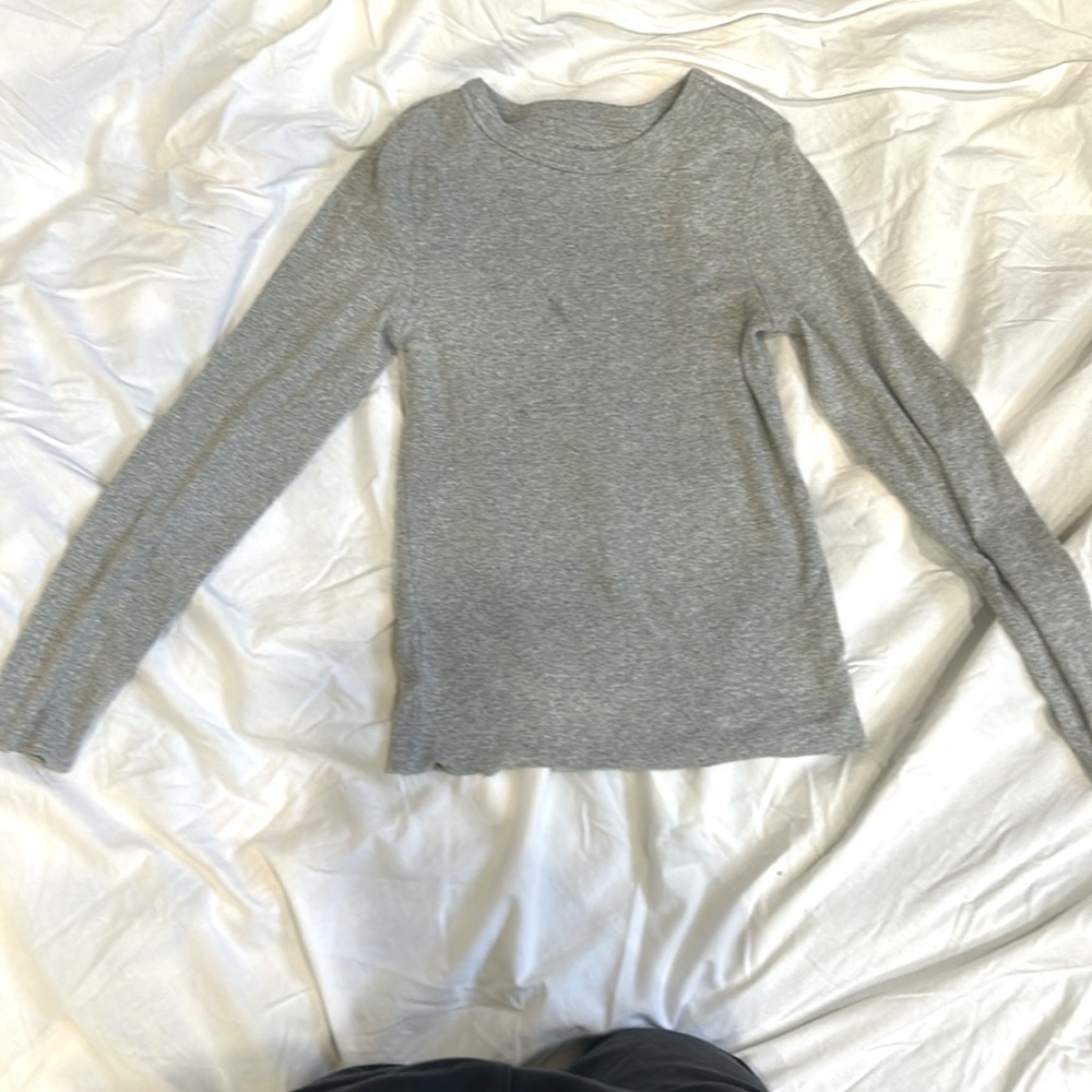Long sleeve gray top